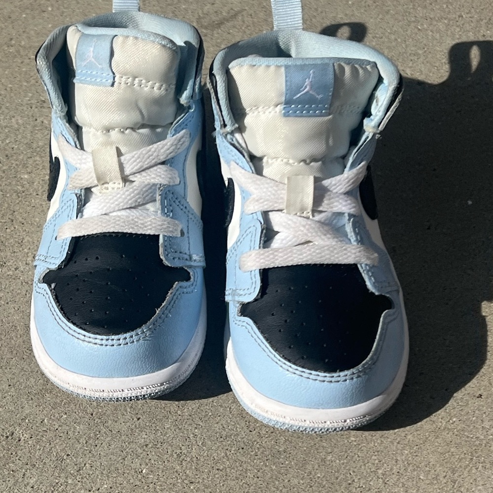 Nike AIR JORDAN 1 MID ICE BLUE TD Toddler.  Gently worn a few times